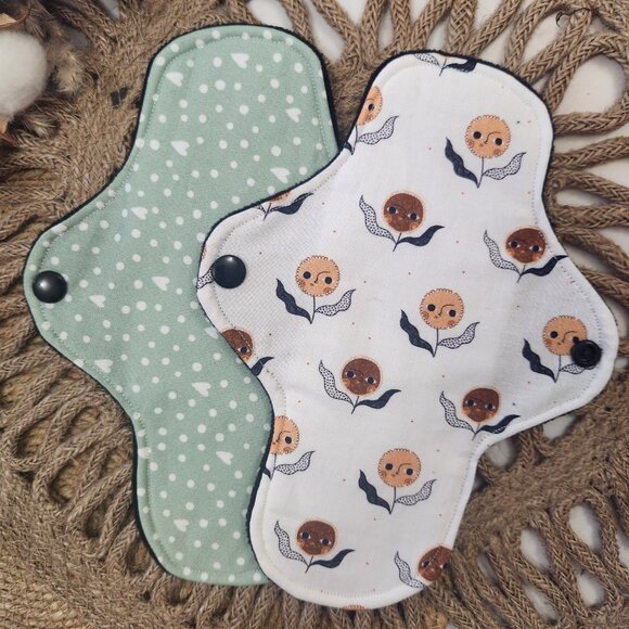 Set of 2 Regular Cloth Pads, Skin Friendly, Natural Washable Menstrual pads - Picture 2 of 5